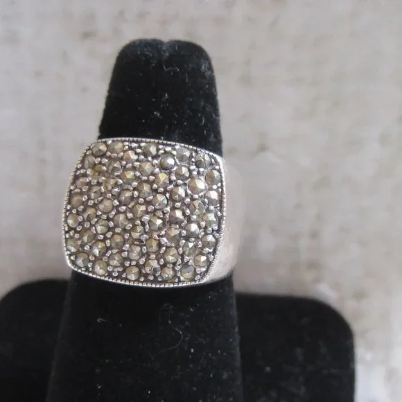 Streamline Signet Style Ring with Pave Black Marcasite Size 6.5 - Picture 1 of 4
